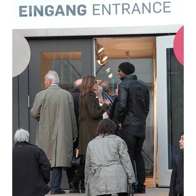 Elisabetta Canalis turtelt in Berlin