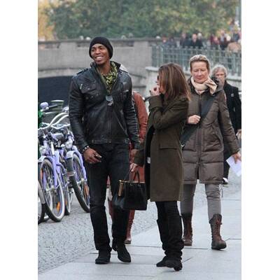 Elisabetta Canalis turtelt in Berlin