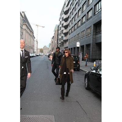 Elisabetta Canalis turtelt in Berlin