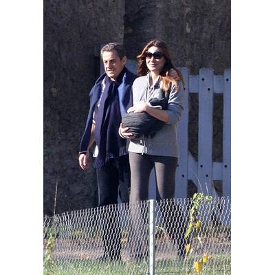 Carla Bruni & Nicolas Sarkozy: Spaziergang mit Baby Giulia