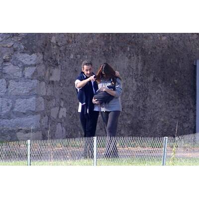 Carla Bruni & Nicolas Sarkozy: Spaziergang mit Baby Giulia