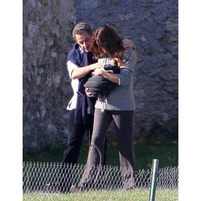 Carla Bruni & Nicolas Sarkozy: Spaziergang mit Baby Giulia