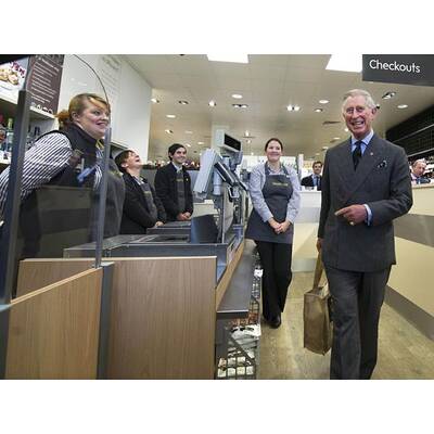 Prinz Charles auf Supermarkt-Exkursion