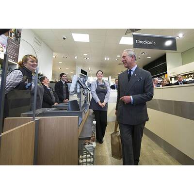 Prinz Charles auf Supermarkt-Exkursion