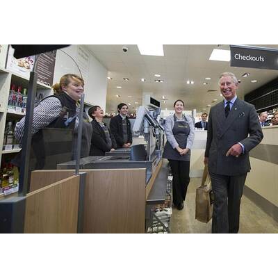 Prinz Charles auf Supermarkt-Exkursion