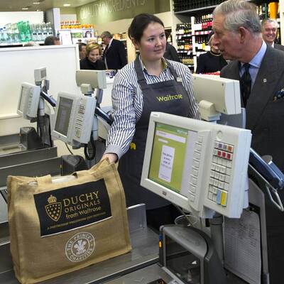Prinz Charles auf Supermarkt-Exkursion