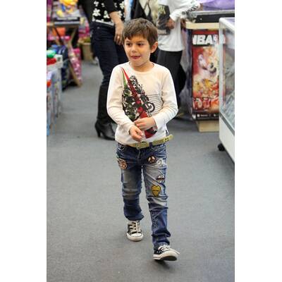 Gwen im Spielzeug-Wunderland