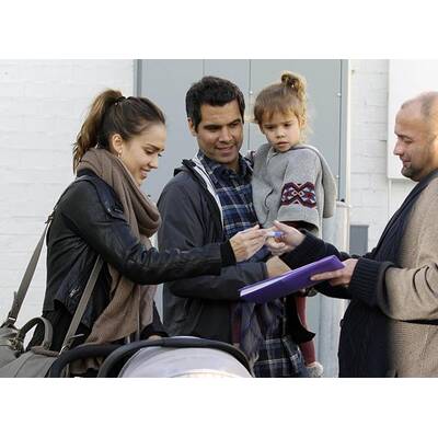 Jessica Alba: Weihnachts-Shopping mit ihren süßen Mädchen