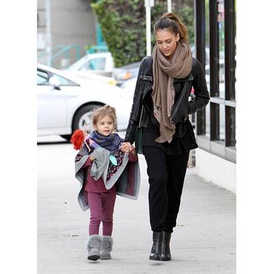 Jessica Alba: Weihnachts-Shopping mit ihren süßen Mädchen