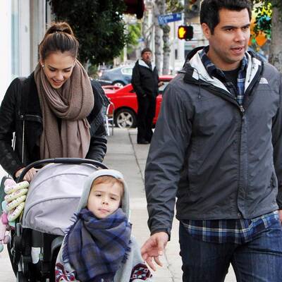 Jessica Alba: Weihnachts-Shopping mit ihren süßen Mädchen