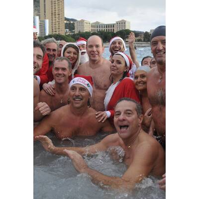 Wenn es die Tradition verlangt, springt Albert ins kalte Wasser.