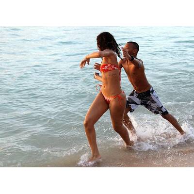 Rihanna: Wilder Badespaß mit ihrem Bruder