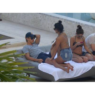 Vanessa Hudgens zeigt ihre Liebe