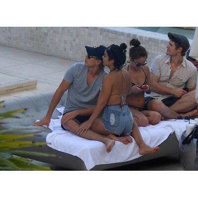 Vanessa Hudgens zeigt ihre Liebe