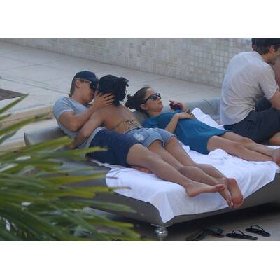 Vanessa Hudgens zeigt ihre Liebe