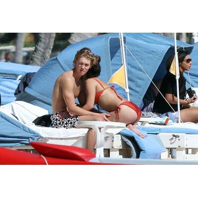 Vanessa Hudgens & Austin Butler auf Hawaii