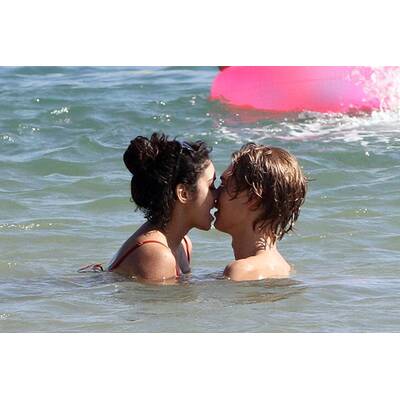 Vanessa Hudgens & Austin Butler auf Hawaii