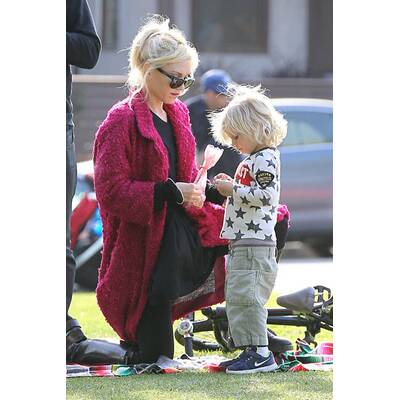 Stylisch: Stefani mit Kids im Park