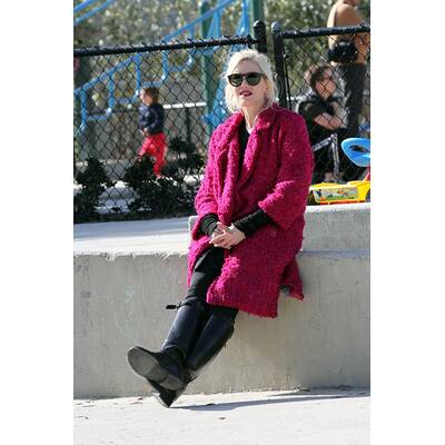 Stylisch: Stefani mit Kids im Park