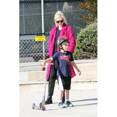 Stylisch: Stefani mit Kids im Park