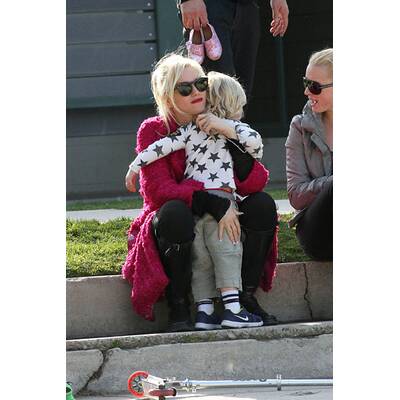 Stylisch: Stefani mit Kids im Park