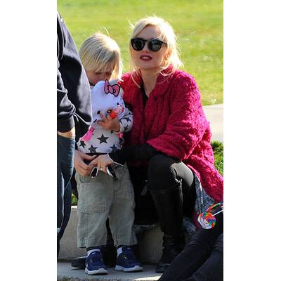 Stylisch: Stefani mit Kids im Park