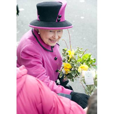 Kate strahlt die Krise mit Elisabeth II weg