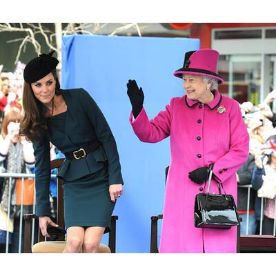 Kate strahlt die Krise mit Elisabeth II weg