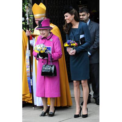 Kate strahlt die Krise mit Elisabeth II weg