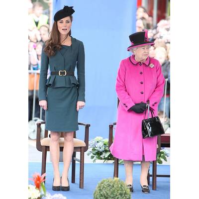 Kate strahlt die Krise mit Elisabeth II weg