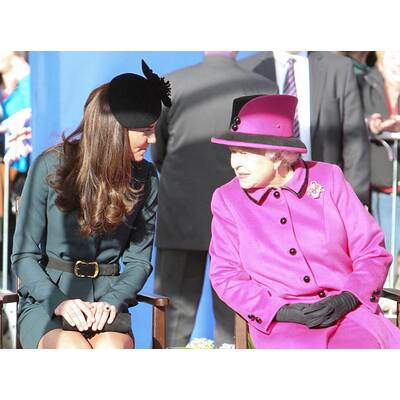 Kate strahlt die Krise mit Elisabeth II weg