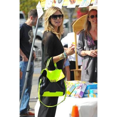 Stars zeigen ihre Sommertaschen