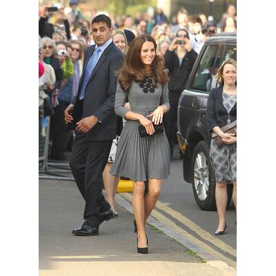 Charles & Kate: Bügeln für den guten Zweck