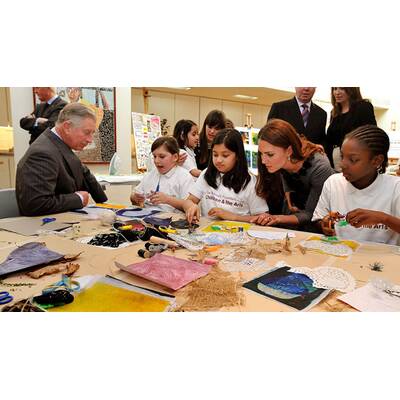 Charles & Kate: Bügeln für den guten Zweck