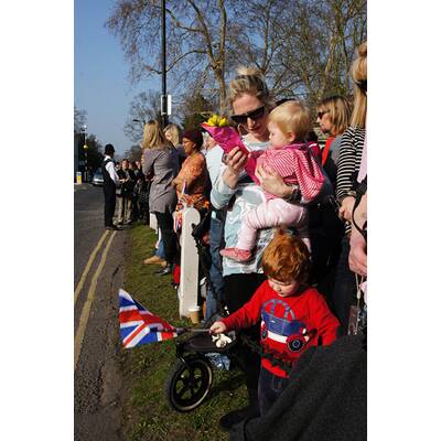 Charles & Kate: Bügeln für den guten Zweck