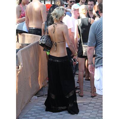 Paris Hilton: Sexy im Leo-Print-Bikini