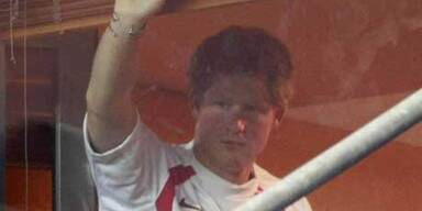 So feierte Prinz Harry Rugby-Sieg Englands