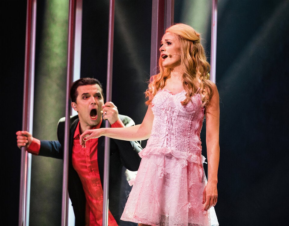 „Falco meets Amadeus“ rockt mit Puff, Basti und Hitler