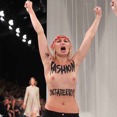 Femen stürmen Catwalk
