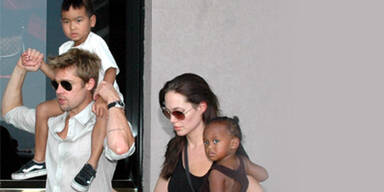 070101_brad pitt angelina jolie_AP