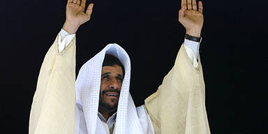 070102_ahmadinejad_iran_afp