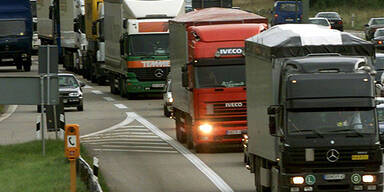 070105_lkw-stau brenner_APA
