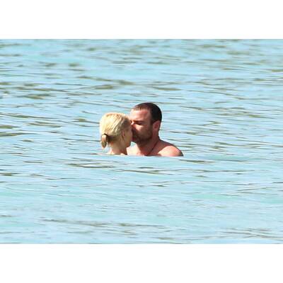 Knutschen in den Wellen...