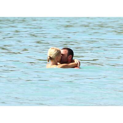 Knutschen in den Wellen...