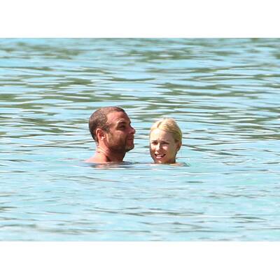 Knutschen in den Wellen...