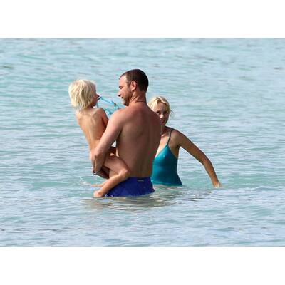 Knutschen in den Wellen...