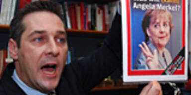 Strache zeigt Foto von Finz und Küssel