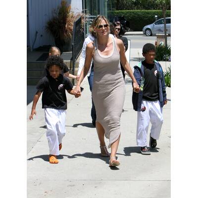 So lässig ist Heidi mit ihren Kids unterwegs 