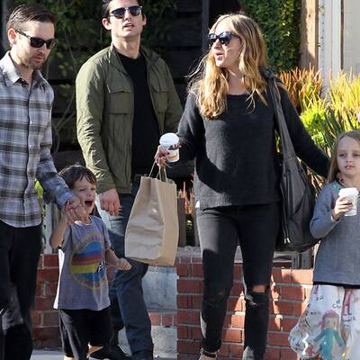 Tobey Maguire: Spaziergang mit Frau & Kids