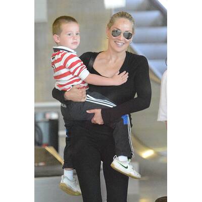Sharon Stone: Mit Sohn am Pariser Flughafen